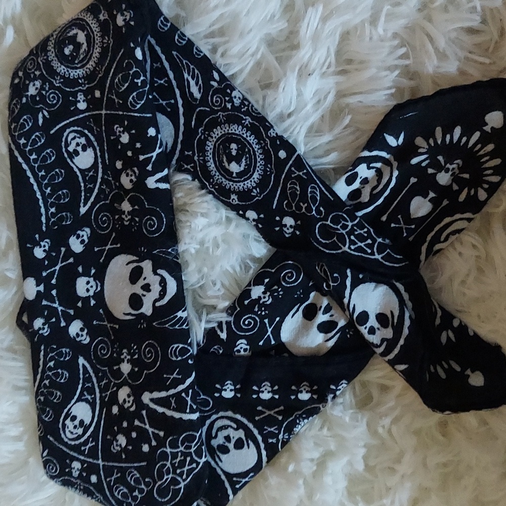 Vintage Loungefly Black & White Rockabilly Harley Skull Bones X Spade Bandana